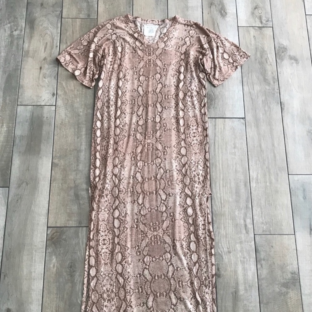 acacia tel aviv t-shirt dress